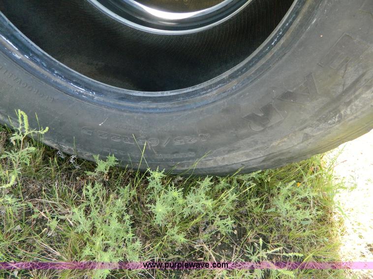 image for item BT9996 (2) 425/65R22.5 tires