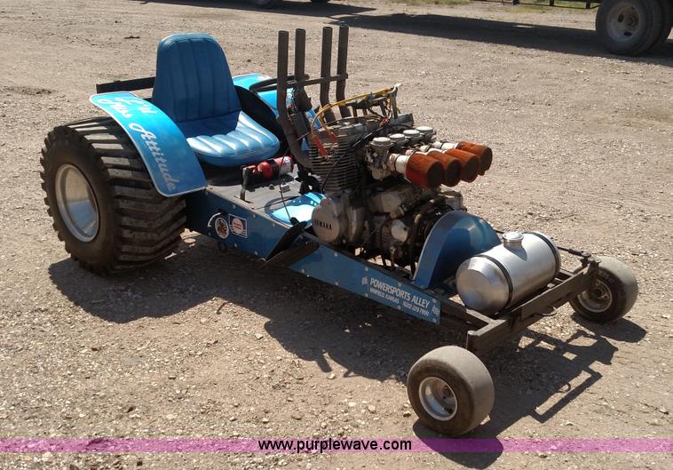 image for item D1686 Mini pulling tractor