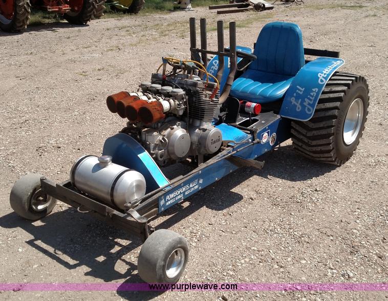 image for item D1686 Mini pulling tractor