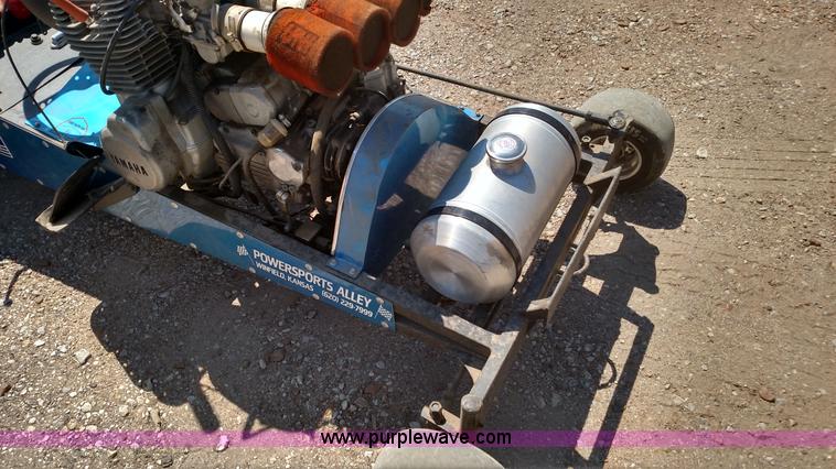 image for item D1686 Mini pulling tractor