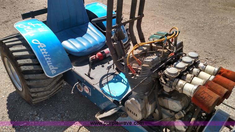 image for item D1686 Mini pulling tractor