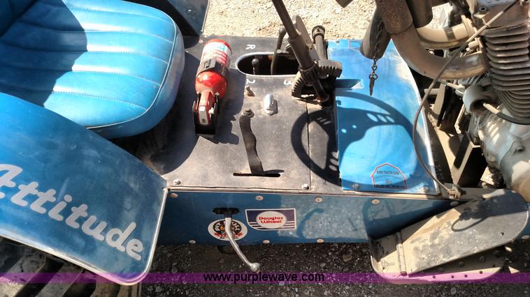 image for item D1686 Mini pulling tractor