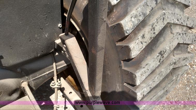 image for item D1686 Mini pulling tractor