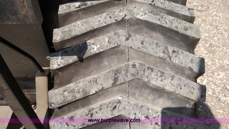 image for item D1686 Mini pulling tractor