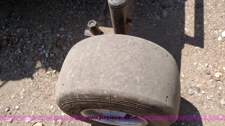 image for item D1686 Mini pulling tractor