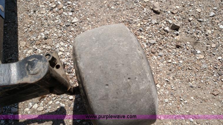 image for item D1686 Mini pulling tractor