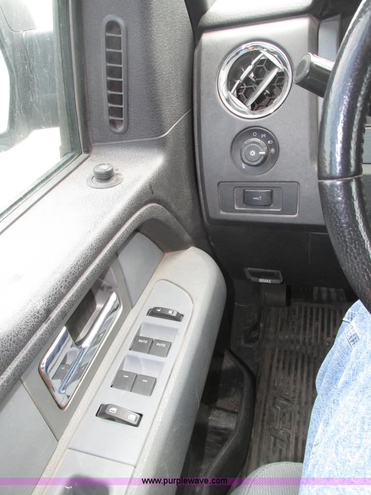 image for item H1148 2011 Ford F150 XLT SuperCrew pickup truck