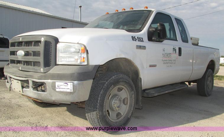image for item H1150 2005 Ford F350 Super Duty XL SuperCab pickup truck
