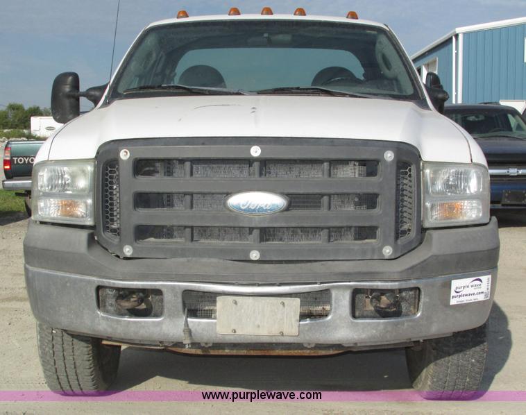 image for item H1150 2005 Ford F350 Super Duty XL SuperCab pickup truck