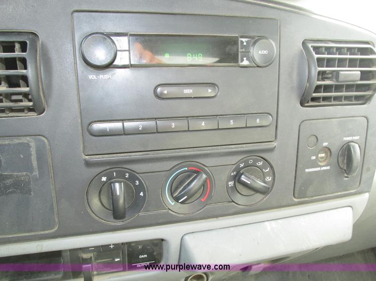 image for item H1150 2005 Ford F350 Super Duty XL SuperCab pickup truck