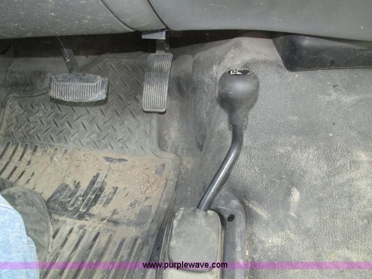 image for item H1150 2005 Ford F350 Super Duty XL SuperCab pickup truck