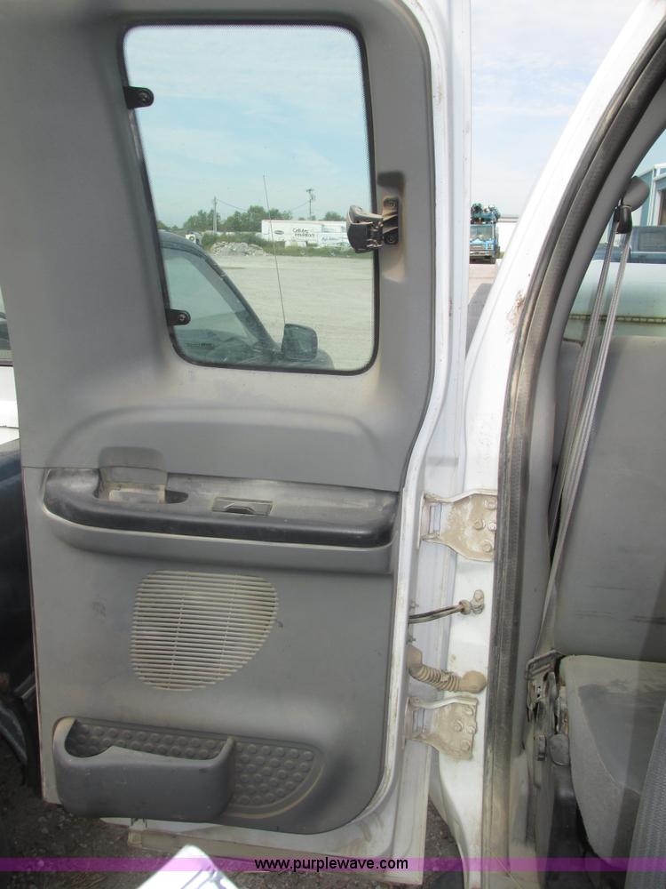 image for item H1150 2005 Ford F350 Super Duty XL SuperCab pickup truck