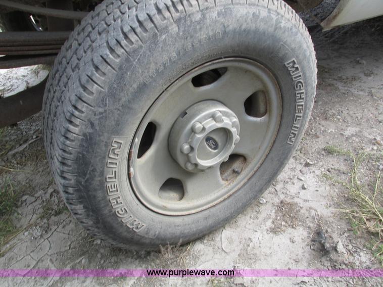 image for item H1150 2005 Ford F350 Super Duty XL SuperCab pickup truck