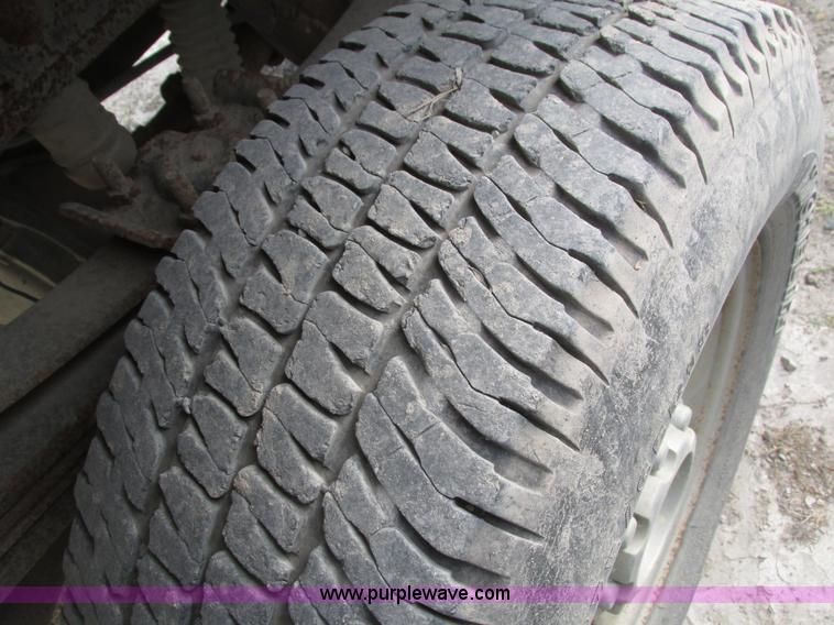 image for item H1150 2005 Ford F350 Super Duty XL SuperCab pickup truck