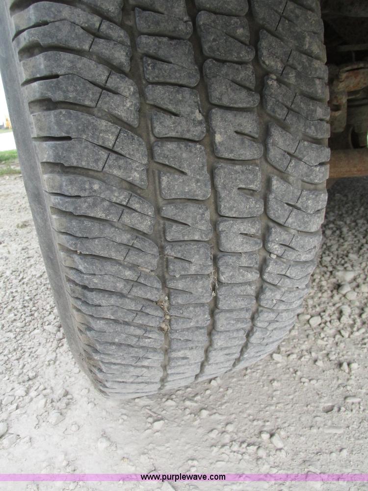 image for item H1150 2005 Ford F350 Super Duty XL SuperCab pickup truck