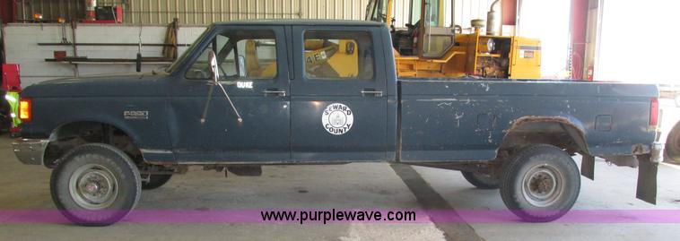 image for item H4531 1990 Ford F350 Custom Crew Cab pickup truck