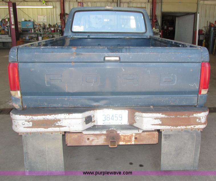 image for item H4531 1990 Ford F350 Custom Crew Cab pickup truck