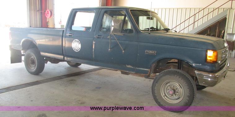 image for item H4531 1990 Ford F350 Custom Crew Cab pickup truck