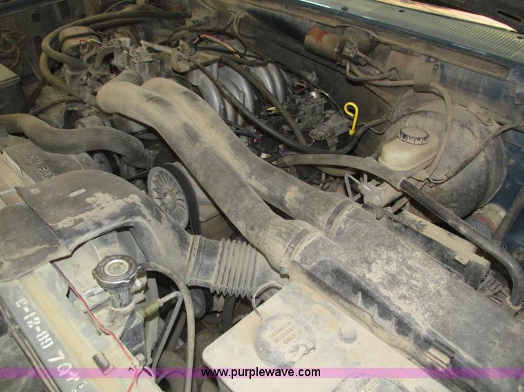 image for item H4531 1990 Ford F350 Custom Crew Cab pickup truck