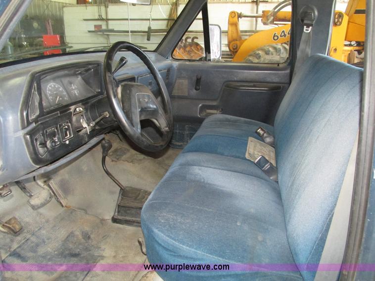 image for item H4531 1990 Ford F350 Custom Crew Cab pickup truck