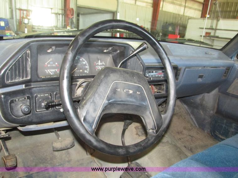 image for item H4531 1990 Ford F350 Custom Crew Cab pickup truck