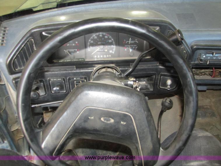 image for item H4531 1990 Ford F350 Custom Crew Cab pickup truck