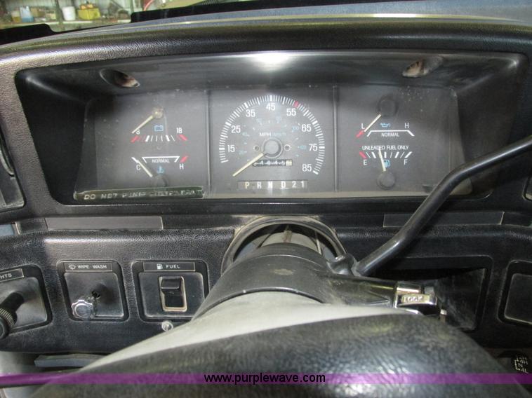 image for item H4531 1990 Ford F350 Custom Crew Cab pickup truck