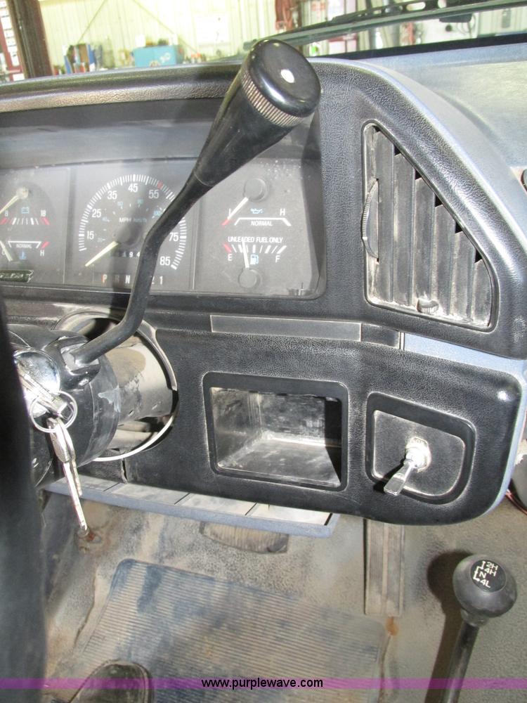 image for item H4531 1990 Ford F350 Custom Crew Cab pickup truck