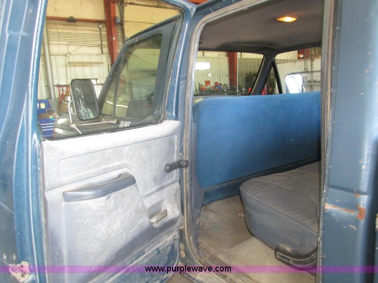 image for item H4531 1990 Ford F350 Custom Crew Cab pickup truck