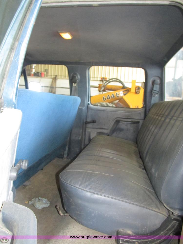 image for item H4531 1990 Ford F350 Custom Crew Cab pickup truck