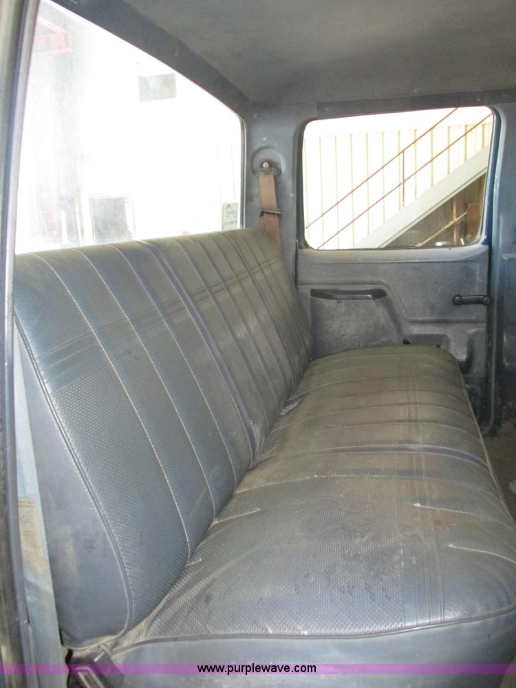 image for item H4531 1990 Ford F350 Custom Crew Cab pickup truck