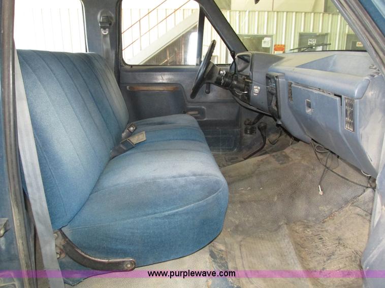 image for item H4531 1990 Ford F350 Custom Crew Cab pickup truck