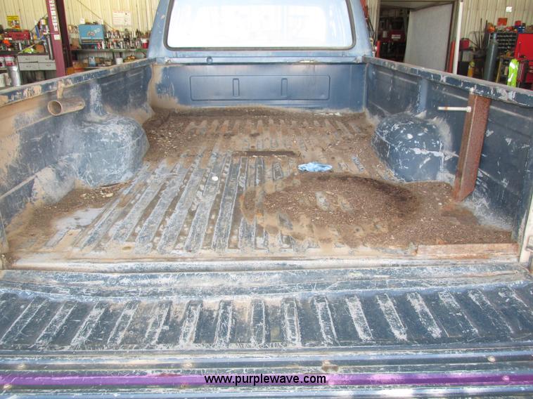 image for item H4531 1990 Ford F350 Custom Crew Cab pickup truck