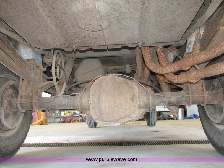 image for item H4531 1990 Ford F350 Custom Crew Cab pickup truck