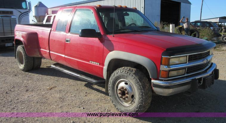image for item I1946 1995 Chevrolet 3500 Ext. Cab pickup truck