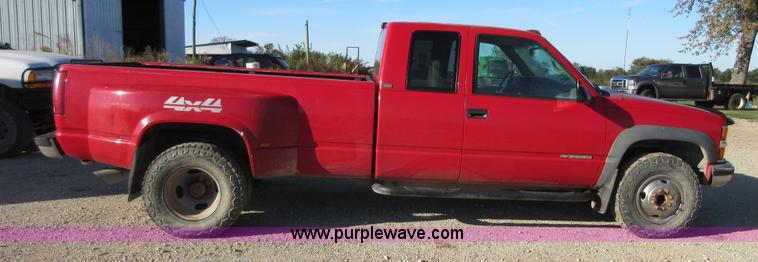image for item I1946 1995 Chevrolet 3500 Ext. Cab pickup truck