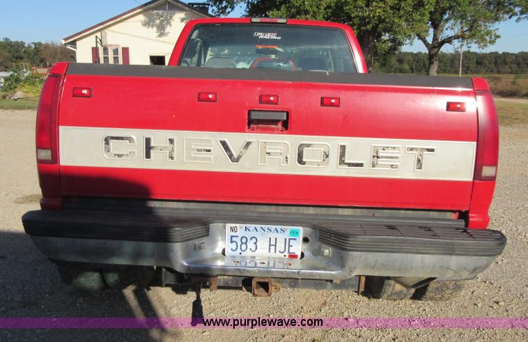 image for item I1946 1995 Chevrolet 3500 Ext. Cab pickup truck