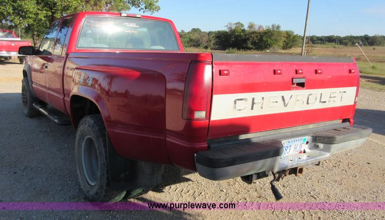 image for item I1946 1995 Chevrolet 3500 Ext. Cab pickup truck