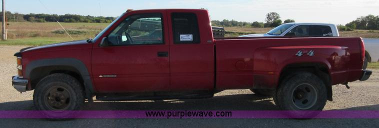 image for item I1946 1995 Chevrolet 3500 Ext. Cab pickup truck
