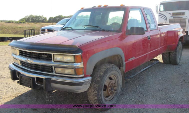 image for item I1946 1995 Chevrolet 3500 Ext. Cab pickup truck