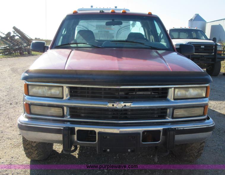 image for item I1946 1995 Chevrolet 3500 Ext. Cab pickup truck