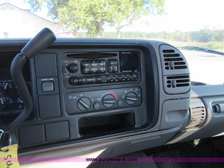 image for item I1946 1995 Chevrolet 3500 Ext. Cab pickup truck