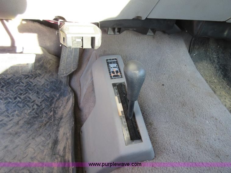 image for item I1946 1995 Chevrolet 3500 Ext. Cab pickup truck