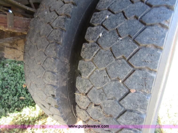 image for item I1947 2010 Ford F450 Super Duty XLT Crew Cab flatbed truck