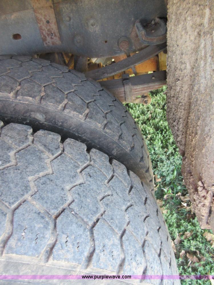 image for item I1947 2010 Ford F450 Super Duty XLT Crew Cab flatbed truck