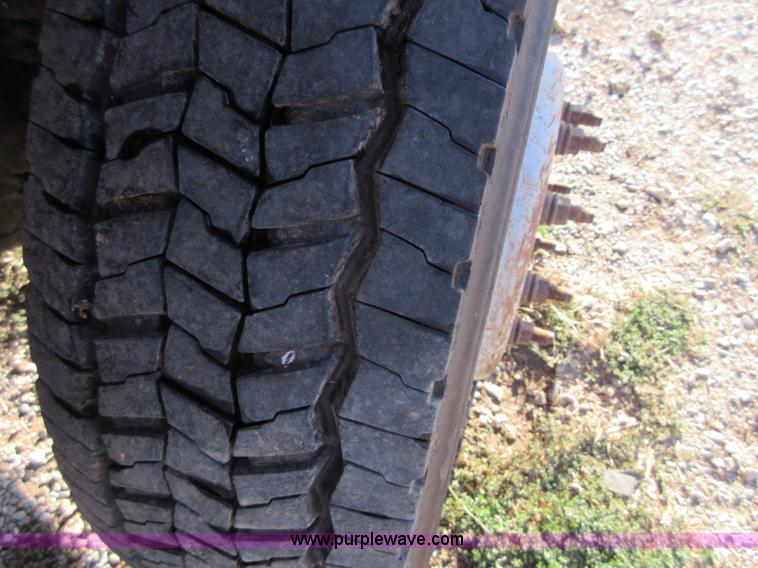 image for item I1947 2010 Ford F450 Super Duty XLT Crew Cab flatbed truck