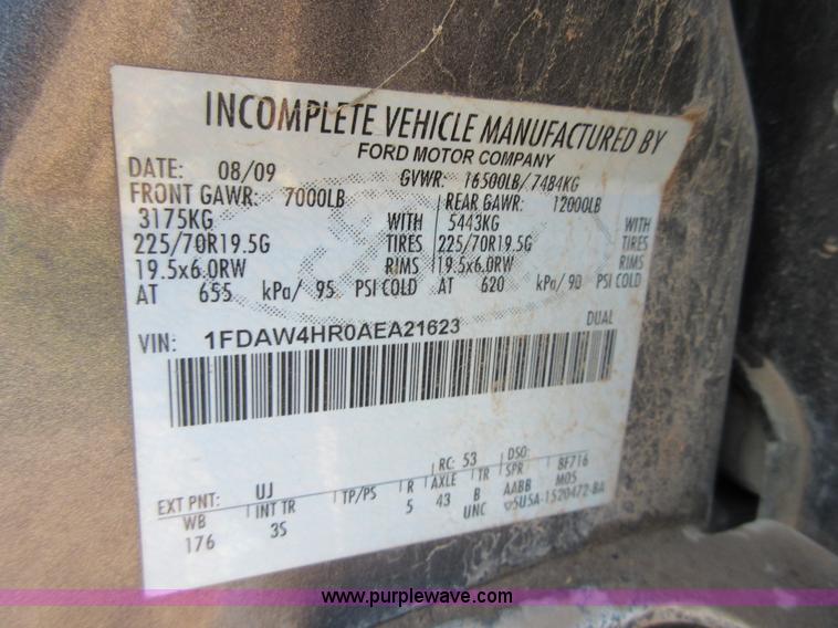 image for item I1947 2010 Ford F450 Super Duty XLT Crew Cab flatbed truck