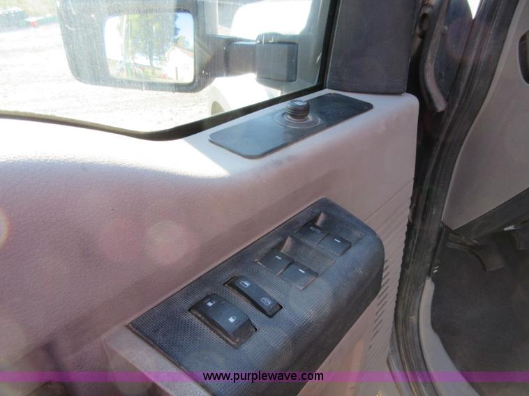 image for item I1947 2010 Ford F450 Super Duty XLT Crew Cab flatbed truck