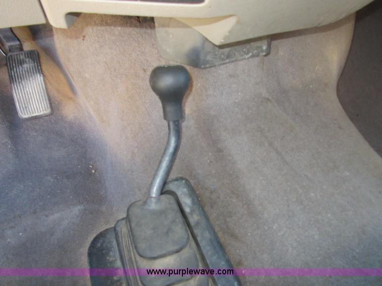 image for item I1947 2010 Ford F450 Super Duty XLT Crew Cab flatbed truck