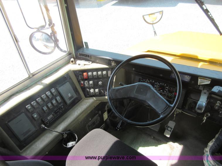 image for item I1967 1999 International 3800 school bus